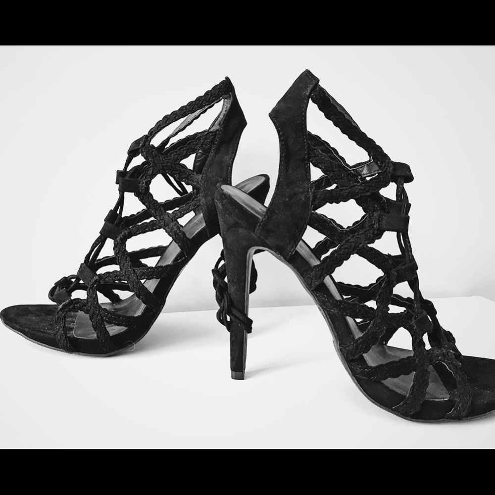 black heels - Picture 2 of 2